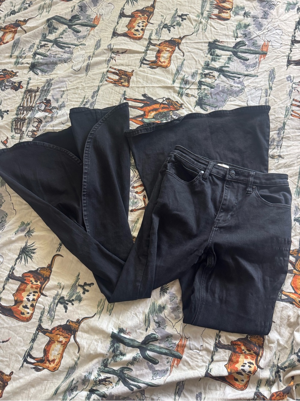 Shyanne Black High Rise•Tulip Super Flare Jeans•30x32
